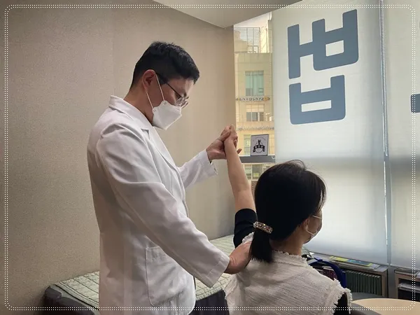 마곡추나요법 한의원 뻐근한 뒷목까지 살펴서